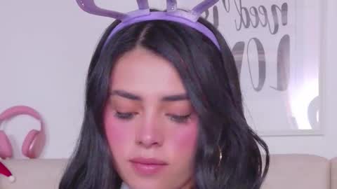 Snapshot of saritabratz chatting on 27, 11, 2025 Sara online show from 27, 11, 2025