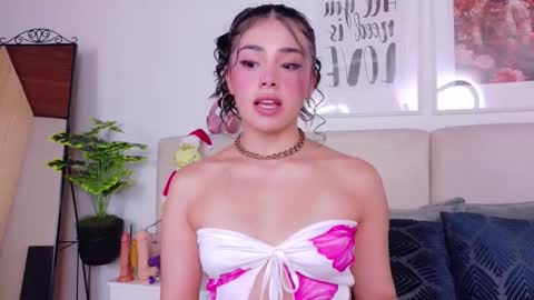 Snapshot of saritabratz chatting on 27, 11, 2025 Sara online show from 27, 11, 2025