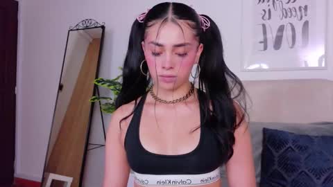 Snapshot of saritabratz chatting on 29, 11, 2025 Sara online show from 29, 11, 2025