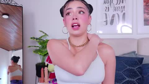 Snapshot of saritabratz chatting on 14, 12, 2025 Sara online show from 14, 12, 2025