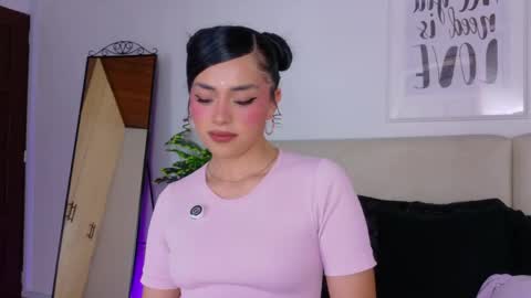 Snapshot of saritabratz chatting on 27, 5, 2026 Sara online show from 27, 5, 2026