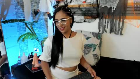 Snapshot of saritalove_ chatting on 17, 10, 2025 Sara online show from 17, 10, 2025