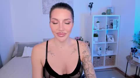 Sasha Miro online show from 6, 11, 2025