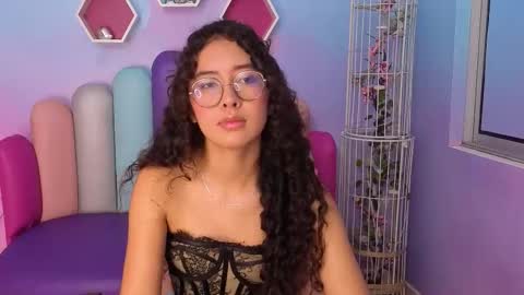 Snapshot of sashamonroee_ chatting on 29, 10, 2025 SashaMonroee online show from 29, 10, 2025