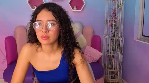 Snapshot of sashamonroee_ chatting on 31, 10, 2025 SashaMonroee online show from 31, 10, 2025