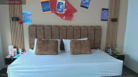 Snapshot of sasharosee2 chatting on 6, 10, 2025 S A S H A R O S E online show from 6, 10, 2025