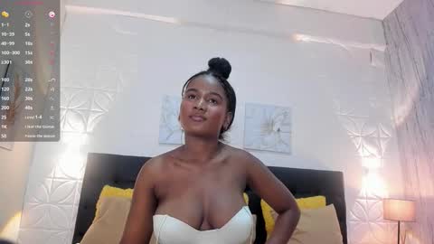 Snapshot of sashhalux22 chatting on 19, 11, 2025 SashhaLux22 online show from 19, 11, 2025