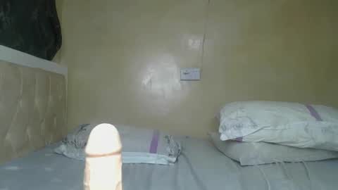 sassie_bee online show from 3, 12, 2024