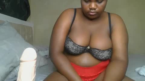 sassie_bee online show from 9, 12, 2024