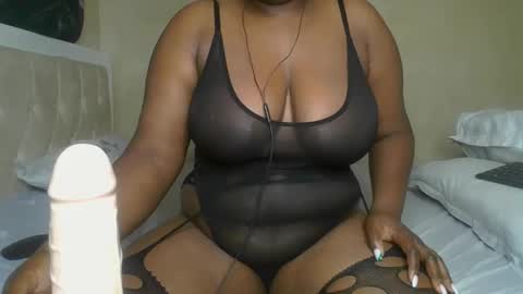 sassie_bee online show from 9, 12, 2024
