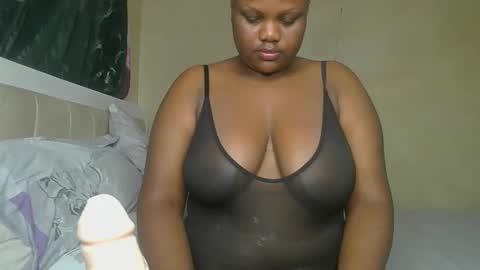 sassie_bee online show from 12, 12, 2024