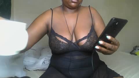 sassie_bee online show from 15, 12, 2024