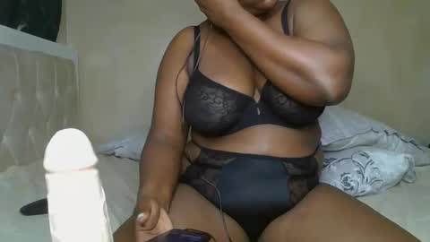 sassie_bee online show from 16, 12, 2024
