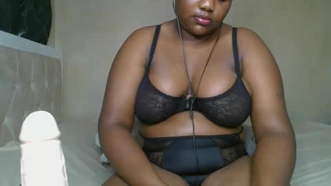 sassie_bee online show from 17, 12, 2024