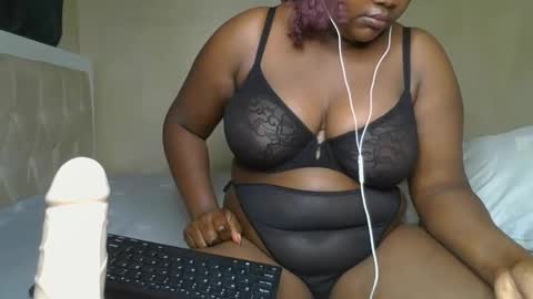 sassie_bee online show from 13, 1, 2025