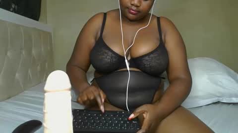 sassie_bee online show from 16, 1, 2025