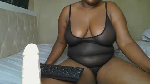 sassie_bee online show from 20, 1, 2025
