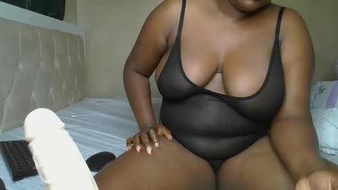 sassie_bee online show from 21, 1, 2025