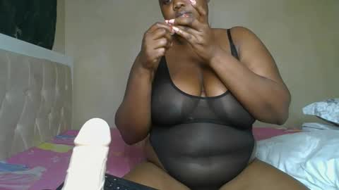 sassie_bee online show from 22, 1, 2025
