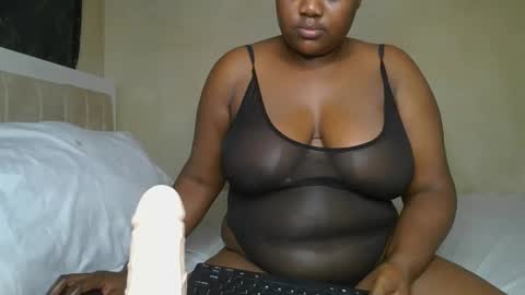 sassie_bee online show from 25, 1, 2025