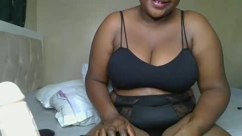 sassie_bee online show from 1, 2, 2025