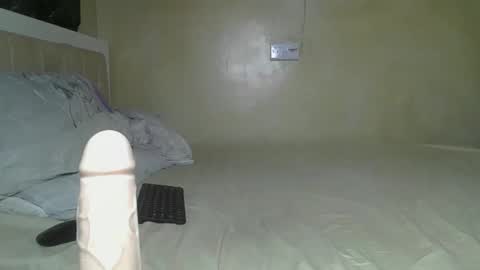 sassie_bee online show from 17, 2, 2025