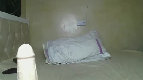 sassie_bee online show from 20, 2, 2025