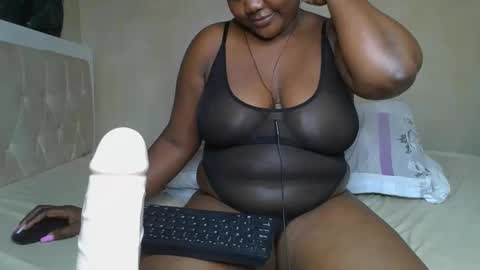 sassie_bee online show from 20, 2, 2025