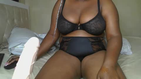 sassie_bee online show from 23, 2, 2025