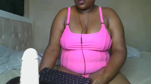 sassie_bee online show from 25, 2, 2025
