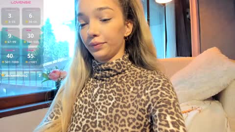 Snapshot of sassyt33n chatting on 28, 9, 2025 sassyt33n online show from 28, 9, 2025