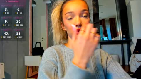 Snapshot of sassyt33n chatting on 20, 10, 2025 sassyt33n online show from 20, 10, 2025