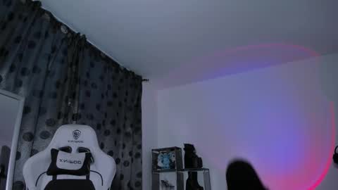    im expecting 300 thumbs up on my altar online show from 9, 3, 2025