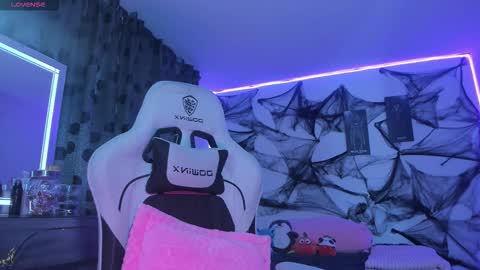    im expecting 300 thumbs up on my altar online show from 4, 10, 2025