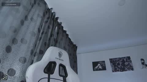    im expecting 300 thumbs up on my altar online show from 18, 12, 2025