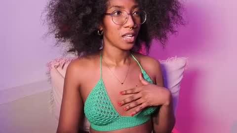 Snapshot of saturno_vibes chatting on 2, 12, 2025 saturno_vibes online show from 2, 12, 2025