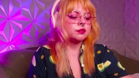 Snapshot of satyn_doll chatting on 21, 9, 2025 Gina George online show from 21, 9, 2025