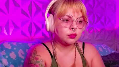 Snapshot of satyn_doll chatting on 5, 10, 2025 Gina George online show from 5, 10, 2025