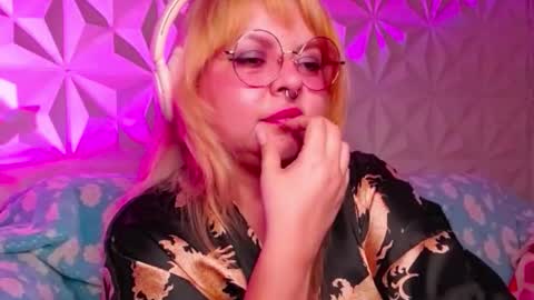 Snapshot of satyn_doll chatting on 16, 10, 2025 Gina George online show from 16, 10, 2025