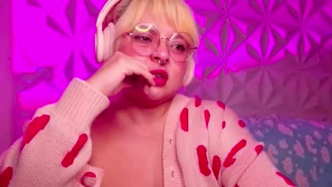 Snapshot of satyn_doll chatting on 19, 10, 2025 Gina George online show from 19, 10, 2025