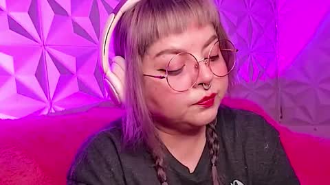 Snapshot of satyn_doll chatting on 2, 11, 2025 Gina George online show from 2, 11, 2025