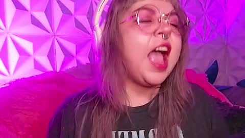 Snapshot of satyn_doll chatting on 8, 11, 2025 Gina George online show from 8, 11, 2025