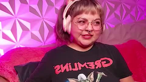 Snapshot of satyn_doll chatting on 23, 11, 2025 Gina George online show from 23, 11, 2025