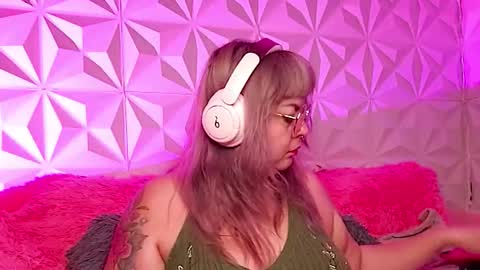 Snapshot of satyn_doll chatting on 25, 11, 2025 Gina George online show from 25, 11, 2025