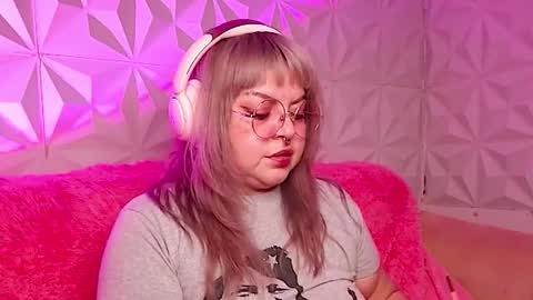 Snapshot of satyn_doll chatting on 2, 12, 2025 Gina George online show from 2, 12, 2025