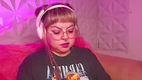 Snapshot of satyn_doll chatting on 4, 12, 2025 Gina George online show from 4, 12, 2025