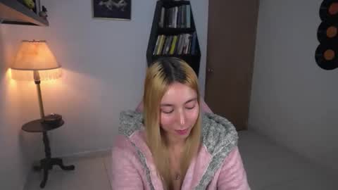 Snapshot of saucy_jenn1 chatting on 13, 11, 2025 I AM JENN online show from 13, 11, 2025