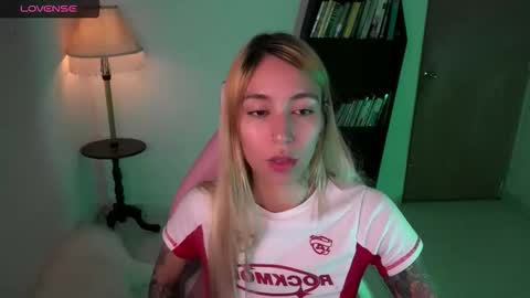 Snapshot of saucy_jenn1 chatting on 18, 12, 2025 I AM JENN online show from 18, 12, 2025