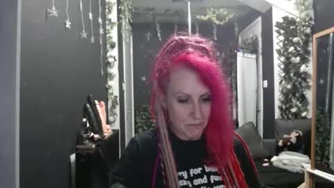 SaucySky online show from 25, 11, 2025