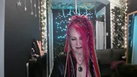 SaucySky online show from 28, 11, 2025